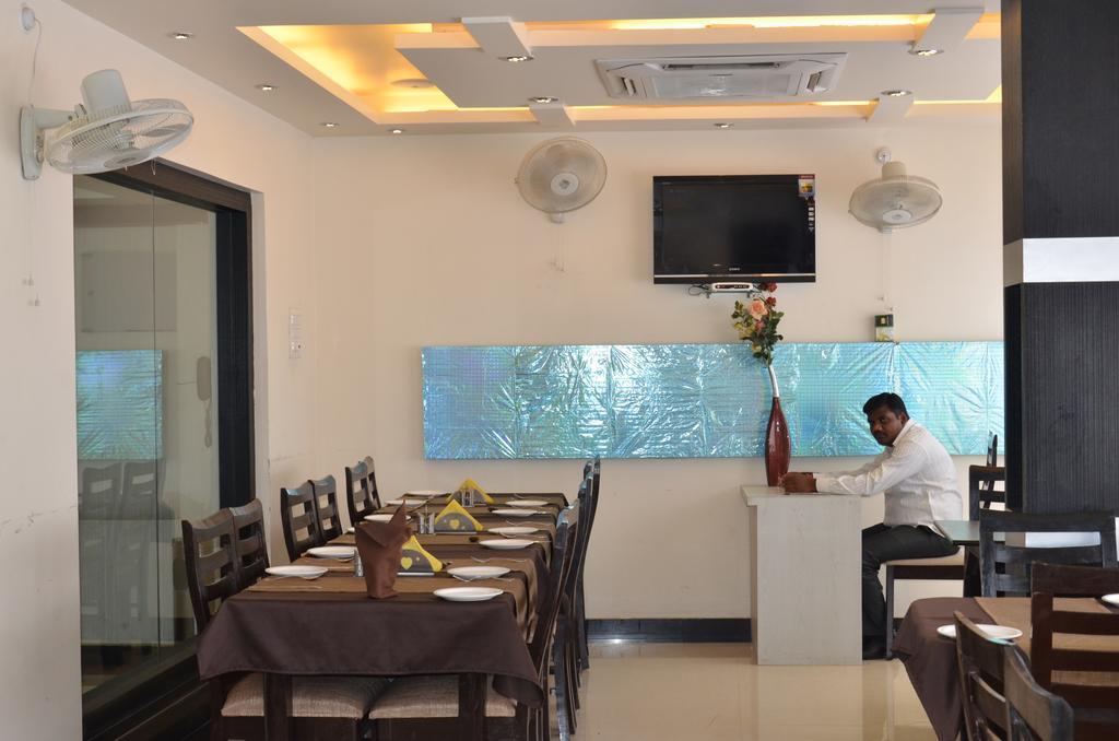 Divine Destination Hotel Benares Buitenkant foto