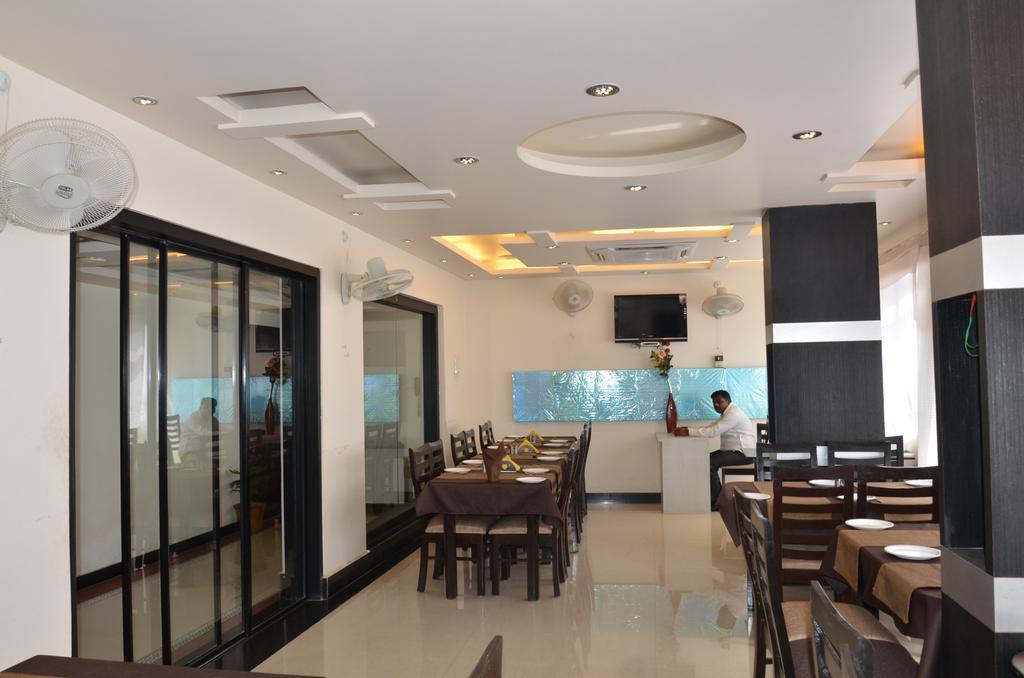Divine Destination Hotel Benares Buitenkant foto