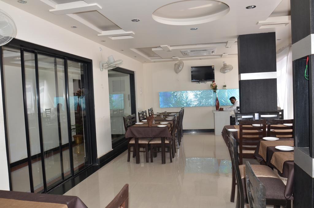 Divine Destination Hotel Benares Buitenkant foto
