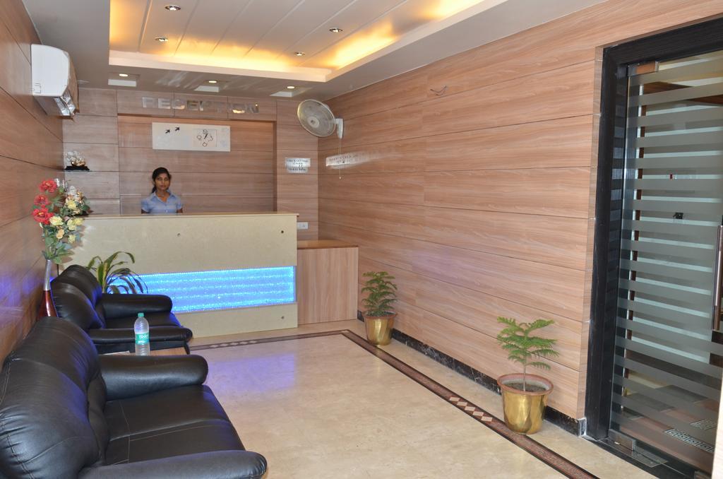 Divine Destination Hotel Benares Buitenkant foto