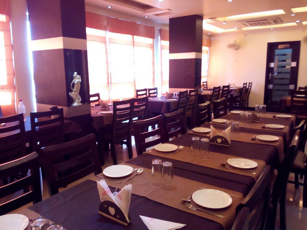 Divine Destination Hotel Benares Buitenkant foto