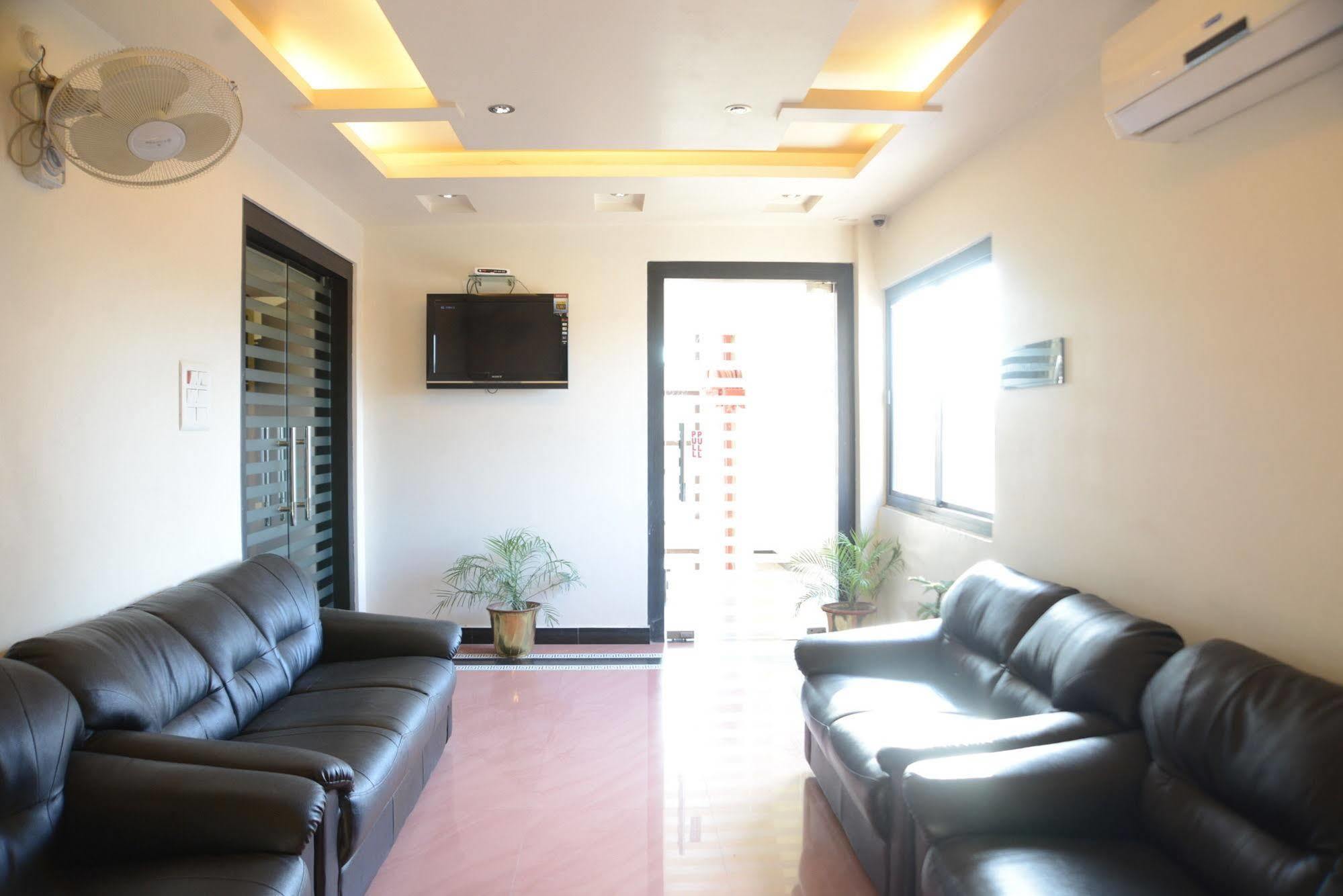 Divine Destination Hotel Benares Buitenkant foto