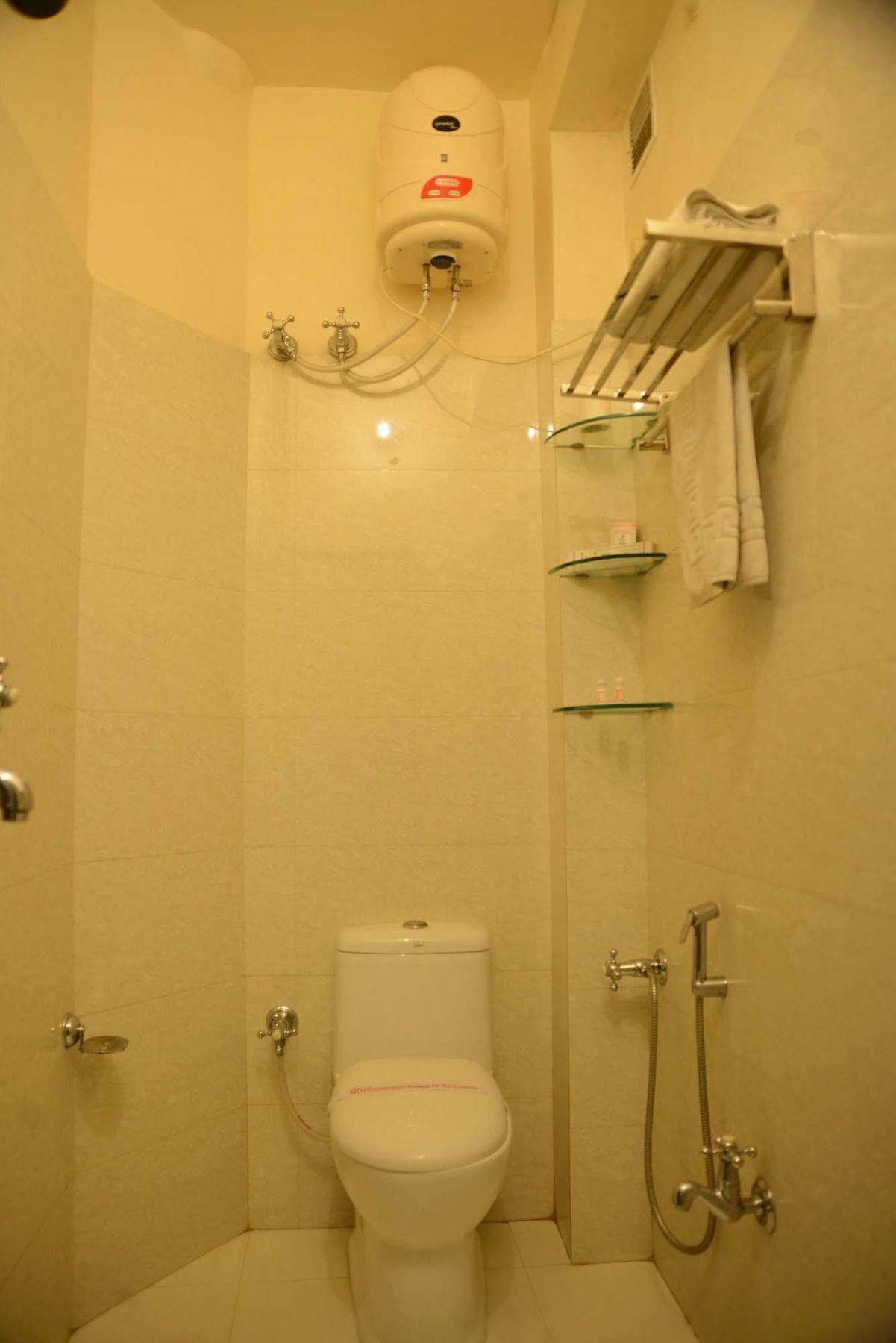 Divine Destination Hotel Benares Buitenkant foto