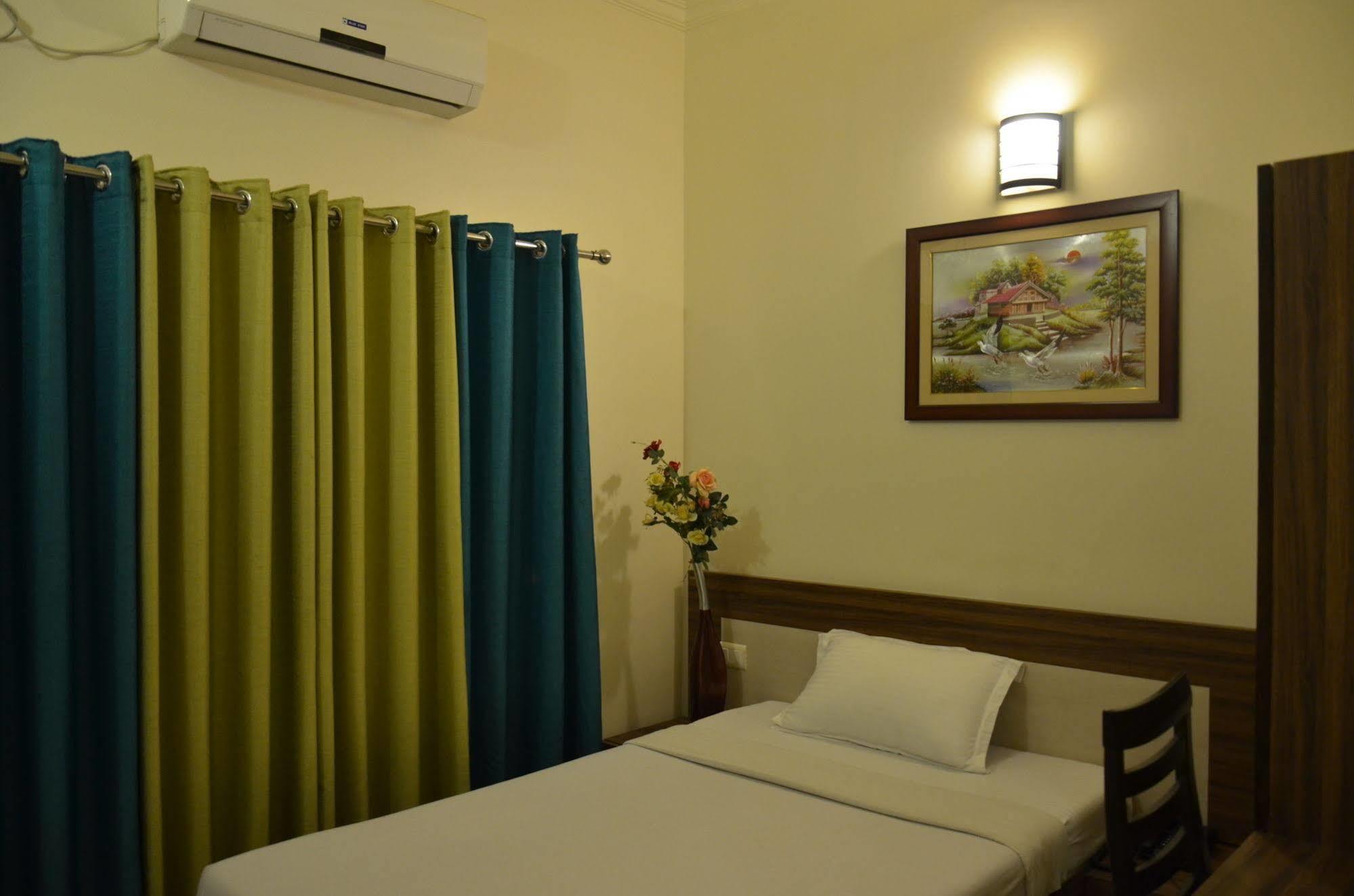 Divine Destination Hotel Benares Buitenkant foto